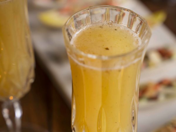 Pear and thyme fizz