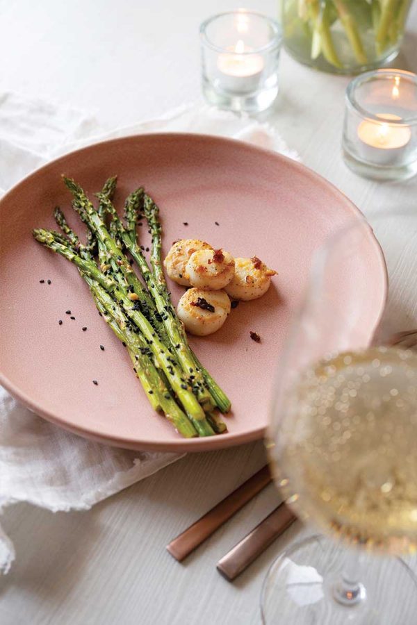 Seared Scallops with Soy and Ginger Marinated Grilled Asparagus Seared scallops and grilled asparagus